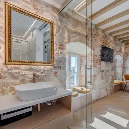 Grand Palace Luxury Retreat - Exclusive Self Service Apartamento