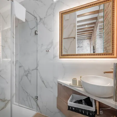 Grand Palace Luxury Retreat - Exclusive Self Service